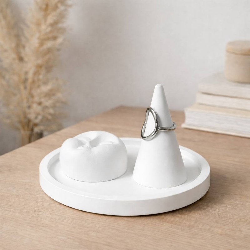 Padėkliukas, smilkalinė ir žiedo laikiklis